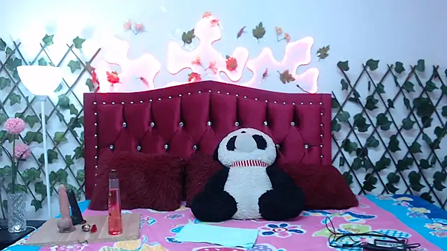 IZZY BEAUTIFUL online show from 15, 9, 2025