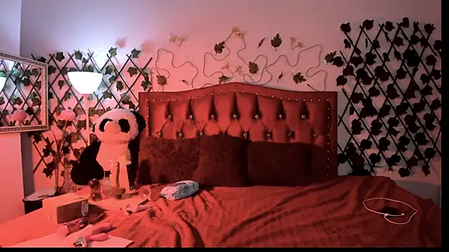 IZZY BEAUTIFUL online show from 18, 9, 2025