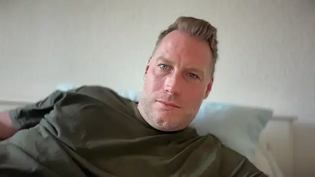 Snapshot of Christian87xxx chatting on 17, 6, 2026 Christian87xxx online show from 17, 6, 2026