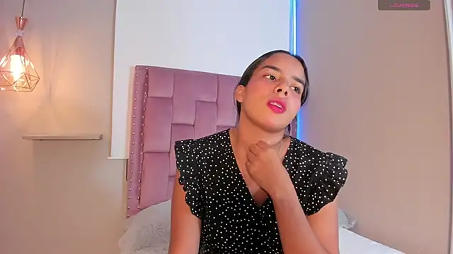 Snapshot of Roxy_Stonee chatting on 21, 4, 2026 Roxy Stonee online show from 21, 4, 2026
