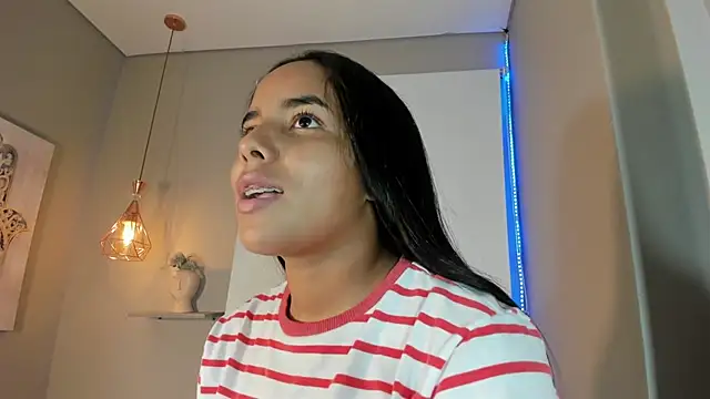 Snapshot of Roxy_Stonee chatting on 4, 7, 2026 Roxy Stonee online show from 4, 7, 2026