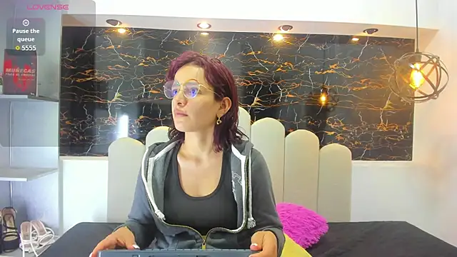 Annyrosee online show from 12, 11, 2025