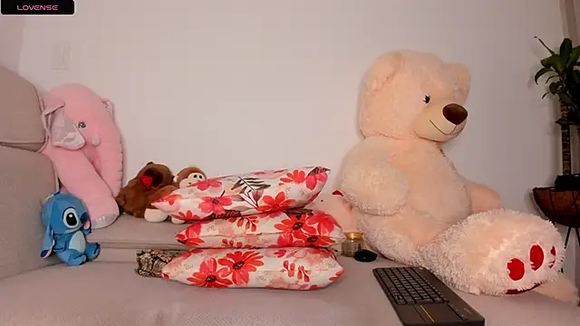 curly sweett1 online show from 15, 5, 2026