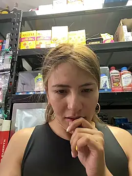 Snapshot of Andrea18_blonde chatting on 9, 6, 2026 Andrea18 blonde online show from 9, 6, 2026