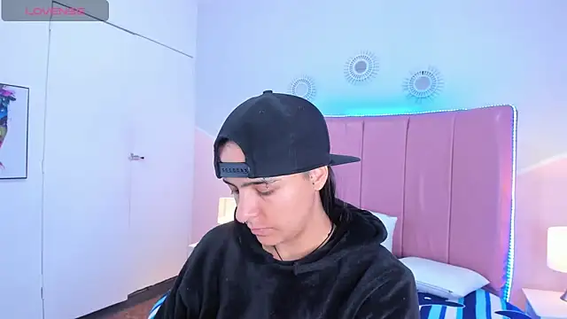 Liiam smith  online show from 22, 10, 2025