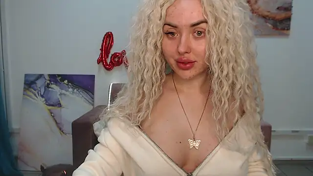 Snapshot of MissisCaty chatting on 8, 2, 2025 MissisCaty online show from 8, 2, 2025