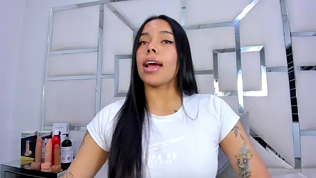 ZoeWan69 online show from 27, 11, 2025