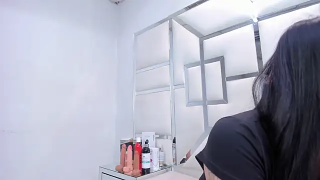 ZoeWan69 online show from 5, 2, 2026