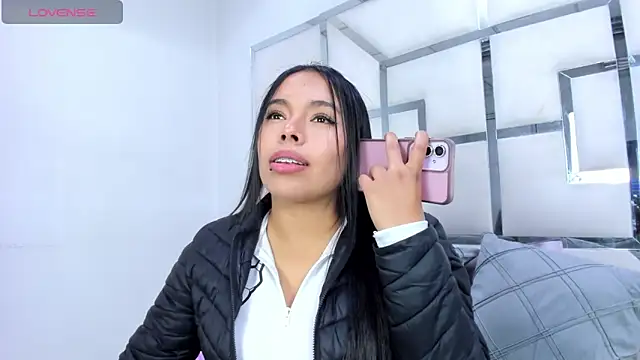 ZoeWan69 online show from 4, 3, 2026