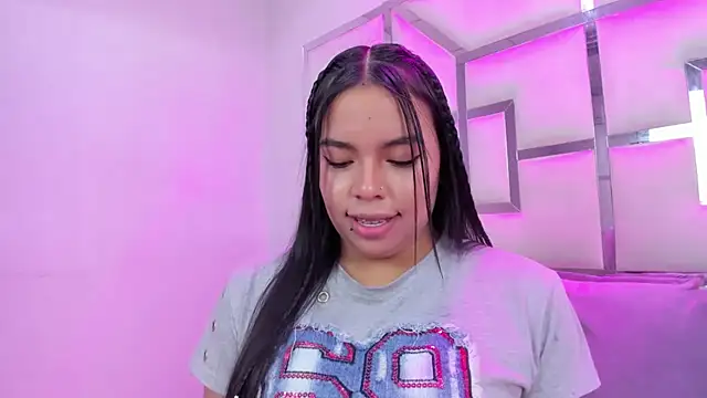 ZoeWan69 online show from 11, 4, 2026