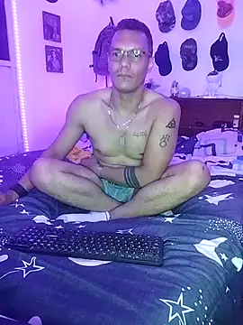 Snapshot of XhaseFoX chatting on 4, 3, 2025 XhaseFoX online show from 4, 3, 2025