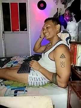 Snapshot of XhaseFoX chatting on 8, 3, 2025 XhaseFoX online show from 8, 3, 2025