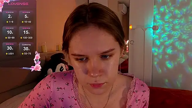 Mia Luw online show from 22, 11, 2025