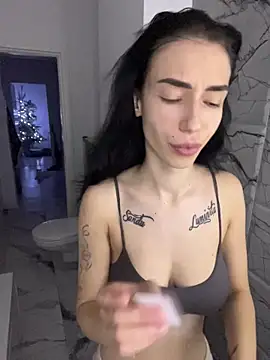 Snapshot of Celine_Roxelle chatting on 20, 12, 2025 Celine Roxelle online show from 20, 12, 2025