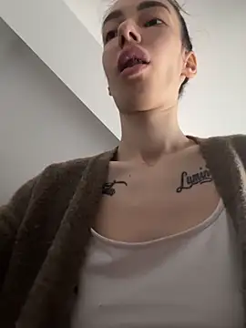 Snapshot of Celine_Roxelle chatting on 15, 3, 2026 Celine Roxelle online show from 15, 3, 2026