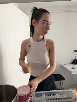 Snapshot of Celine_Roxelle chatting on 15, 4, 2026 Celine Roxelle online show from 15, 4, 2026