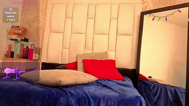 dafnnelewis online show from 17, 12, 2025