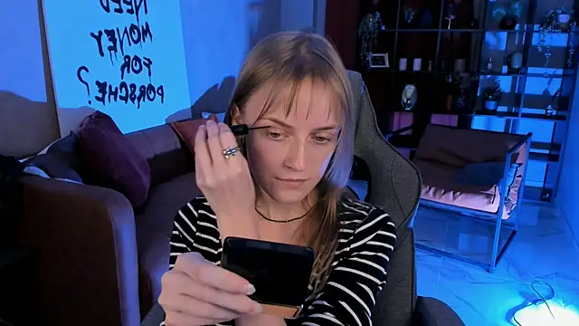 Snapshot of KiraMontoya chatting on 2, 11, 2025 KiraMontoya online show from 2, 11, 2025