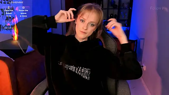 Snapshot of KiraMontoya chatting on 16, 12, 2025 KiraMontoya online show from 16, 12, 2025