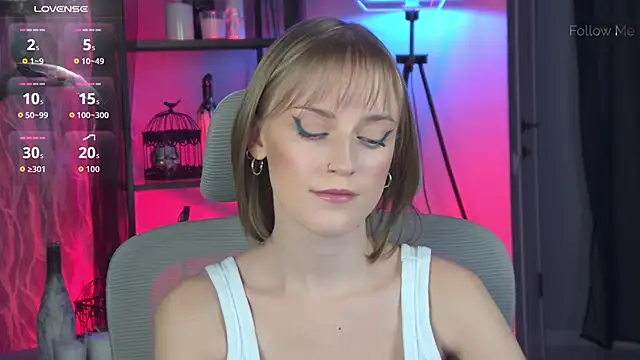 Snapshot of KiraMontoya chatting on 5, 1, 2026 KiraMontoya online show from 5, 1, 2026