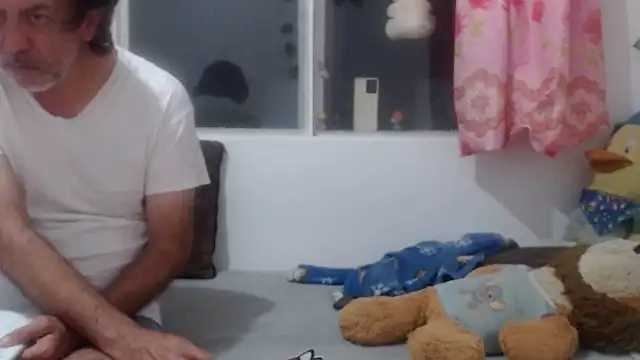 jeans and emma online show from 9, 9, 2025