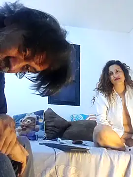 jeans and emma online show from 21, 9, 2025