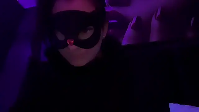 Loveblackzilla online show from 28, 2, 2025