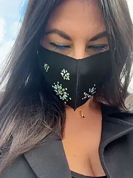 Loveblackzilla online show from 8, 10, 2025