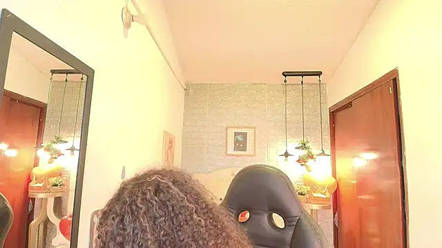 tylla  online show from 28, 2, 2025