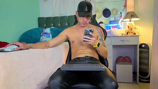 Snapshot of Chrissken chatting on 18, 10, 2025 Chrissken online show from 18, 10, 2025