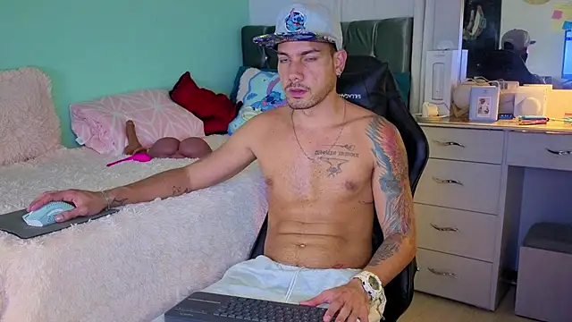 Snapshot of Chrissken chatting on 29, 10, 2025 Chrissken online show from 29, 10, 2025