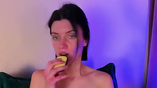 roxy riot  online show from 9, 2, 2025