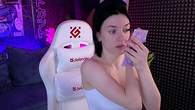 roxy riot  online show from 9, 10, 2025