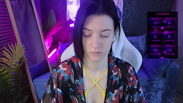 roxy riot  online show from 16, 12, 2025