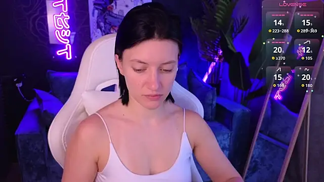 roxy riot  online show from 28, 3, 2026