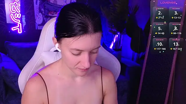 roxy riot  online show from 9, 4, 2026