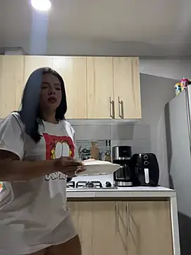 Snapshot of HannahFiore chatting on 13, 2, 2025 HannahFiore online show from 13, 2, 2025