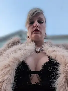 Sexybiene969 online show from 18, 3, 2026