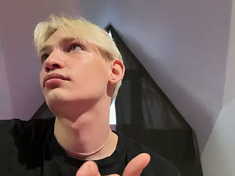 Julian wins online show from 8, 2, 2025