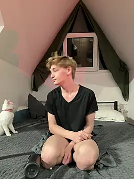 Julian wins online show from 22, 3, 2025