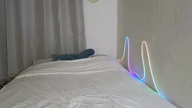 Julian wins online show from 2, 4, 2026