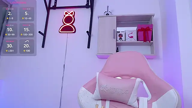 dannastevensXX online show from 1, 3, 2025