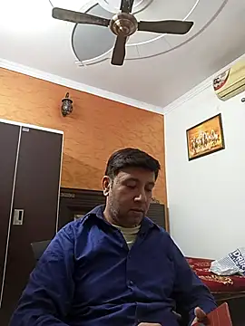 Snapshot of innocentboy1987 chatting on 7, 11, 2025 innocentboy1987 online show from 7, 11, 2025