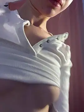 Snapshot of RosieMills chatting on 10, 3, 2025 RosieMills online show from 10, 3, 2025