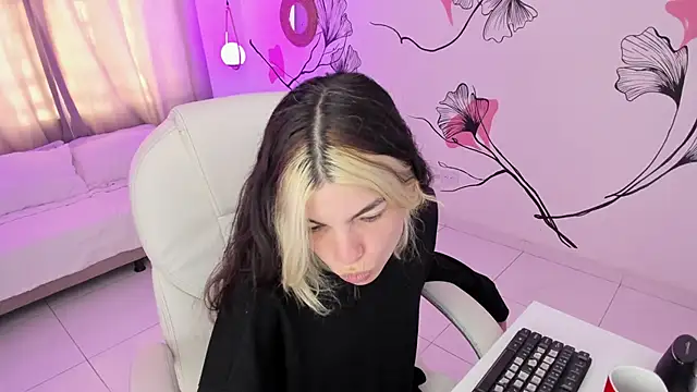 Isabela Fiorelli online show from 28, 9, 2025