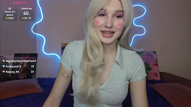 Snapshot of EvelinaLuu chatting on 28, 2, 2025 EvelinaLuu online show from 28, 2, 2025