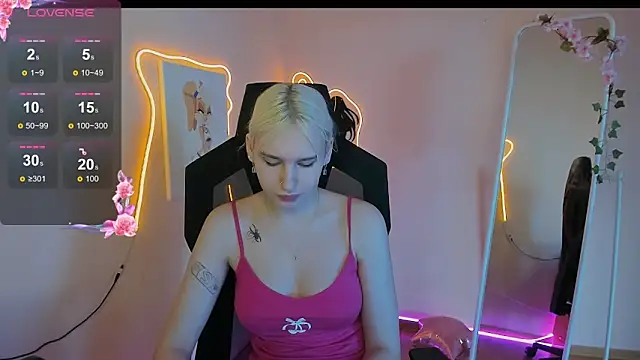 EvelinaLuu online show from 22, 4, 2026