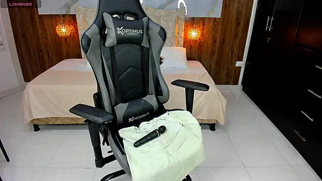 Holly 22 online show from 22, 2, 2025