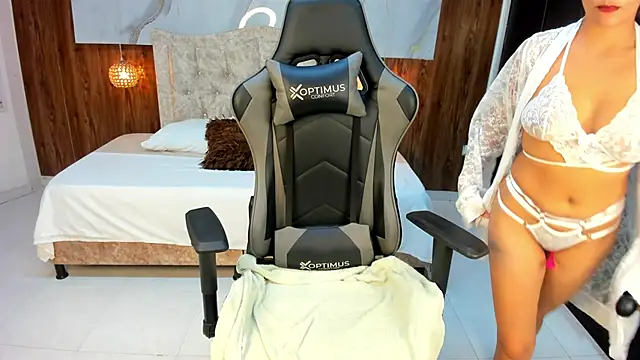 Holly 22 online show from 27, 2, 2025