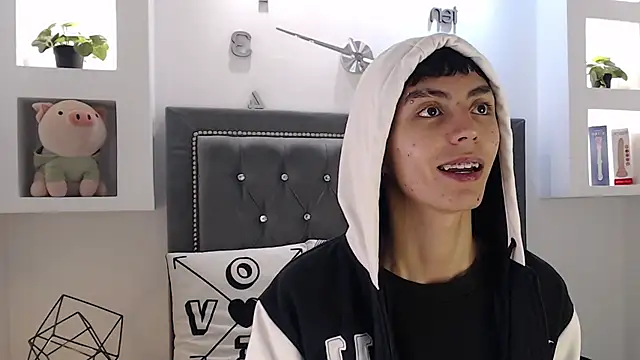 Snapshot of MaikyCooper chatting on 18, 3, 2025 MaikyCooper online show from 18, 3, 2025